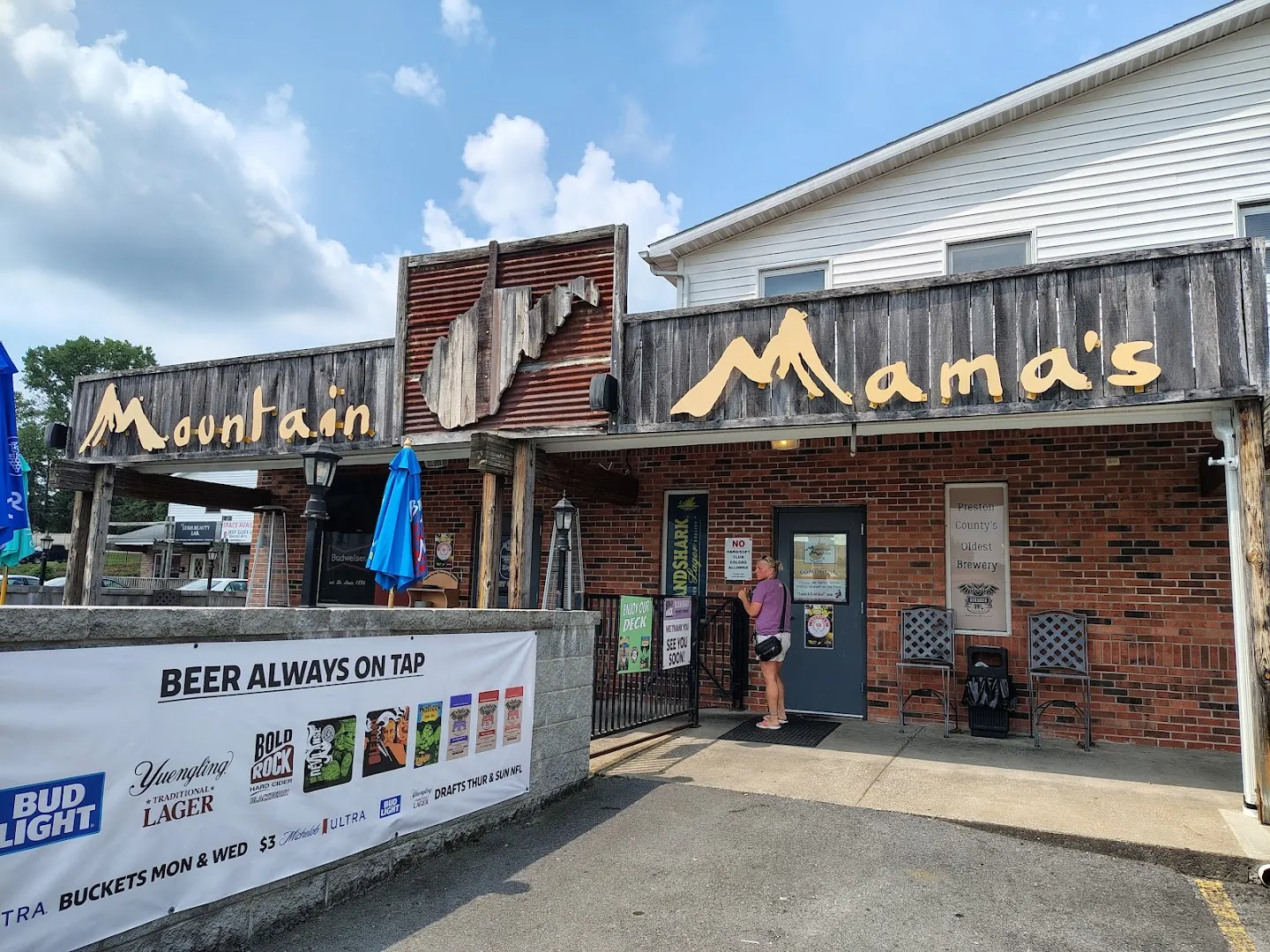 Mountain Mama's Tavern & Sports Bar